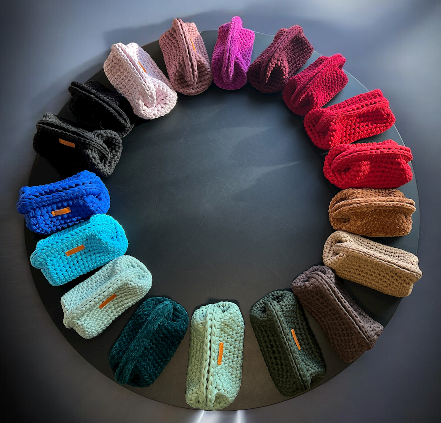conjunto de bolso dispuestos circularmente por colores